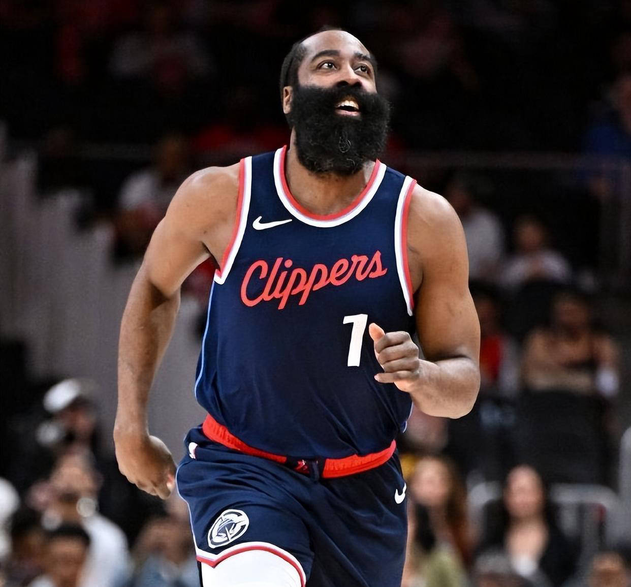 米兰体育-哈登第二年仅1330万美元受保障快船明夏有丰厚空间