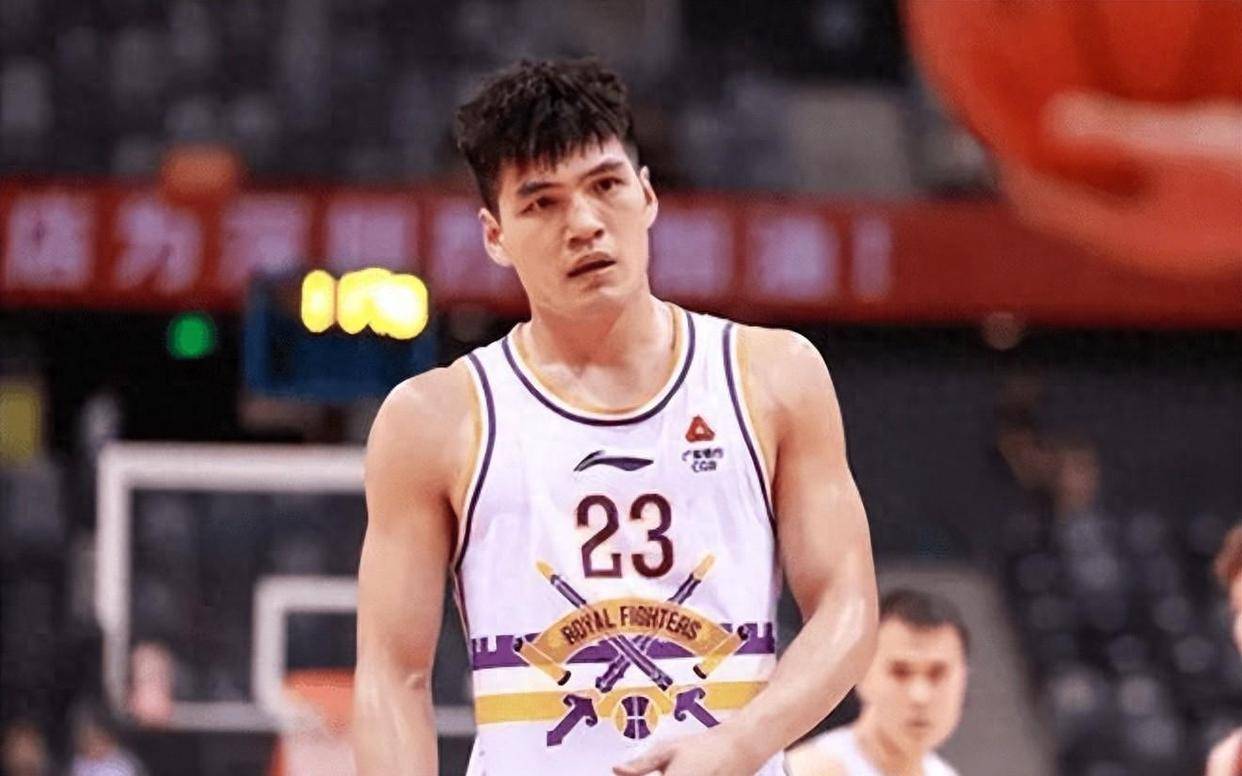米兰体育-广东欲签陈国豪破产后续：北控计划匹配合同“被动留队”前