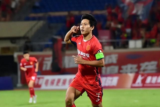 包含上港夏窗本土首签锁定中甲金靴！近期两场比赛进五球，将接班武磊的词条