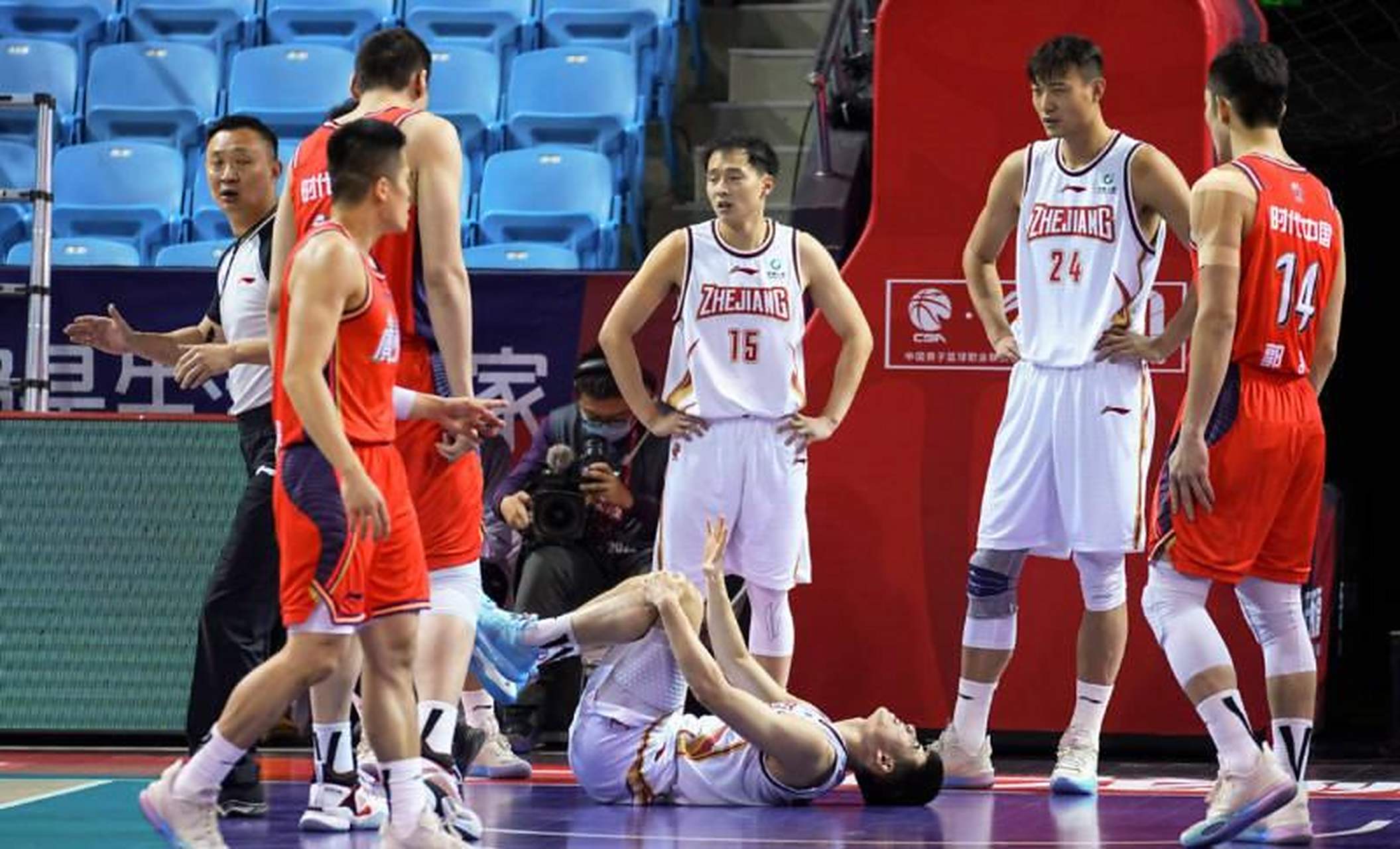 浙江男篮主场负于广州队，遗憾失利
